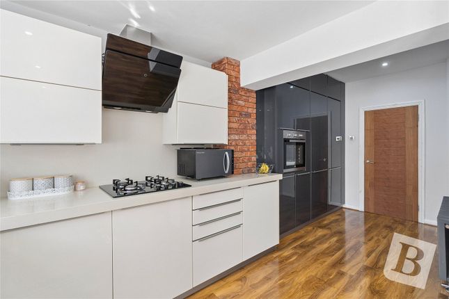 6, Beresford Gardens, Chadwell Heath photo 4