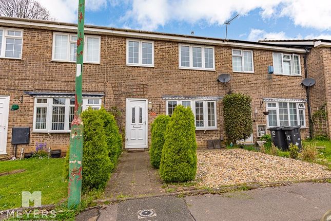 Terraced house for sale in Heather Close, Throop
