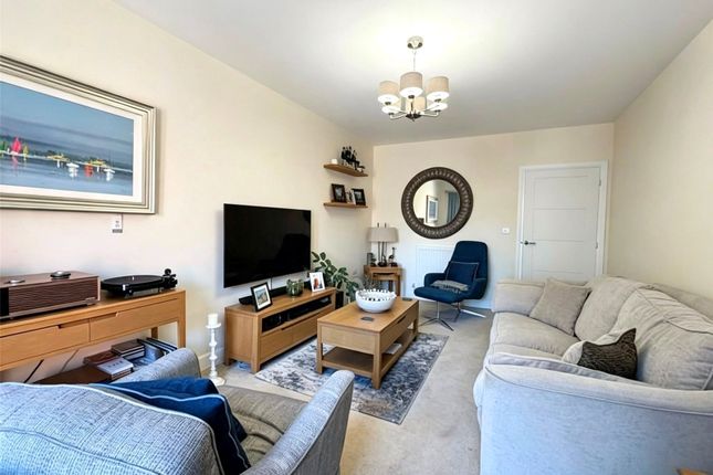 2, Horseshoe Crescent, Warwick photo 2