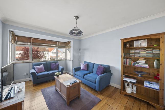 214c, Kings Avenue, Greenford photo 2