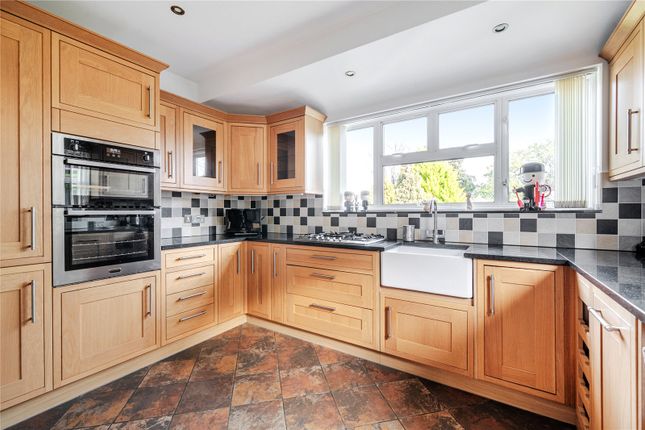 21, Winslow Way, Walton-On-Thames photo 2