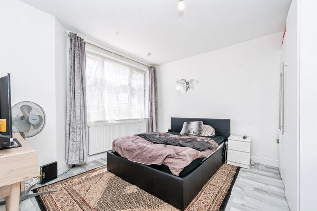 6, View Close, HARROW photo 4