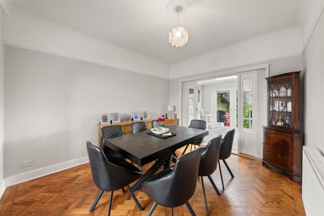 6, Stratford Avenue, Hillingdon Village photo 4