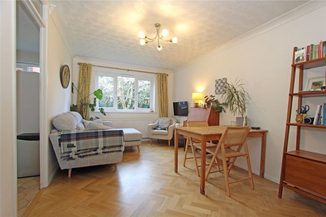 Flat for sale in Cambridge Gardens, London