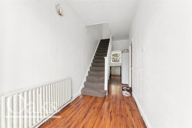 164, Streatham Vale, London photo 4