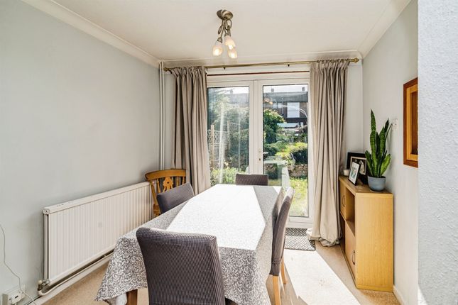 311, Long Furlong Drive, Slough photo 3