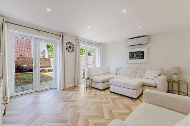 Kenmare Close, Ickenham photo 3