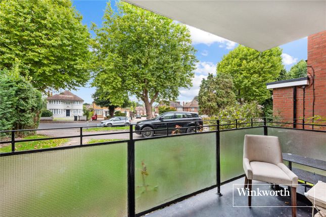 Flat for sale in The Lintons, 26 Dollis Avenue, Finchley, London