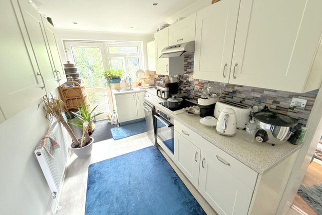 25 Connaught Avenue, Barnet photo 5