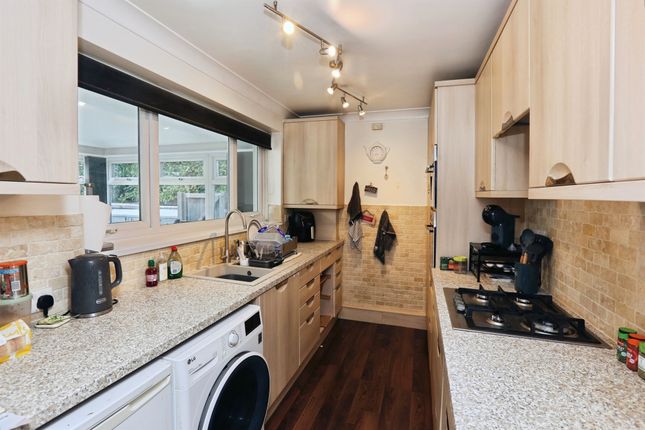 1, Priestwood Close, Southampton photo 4
