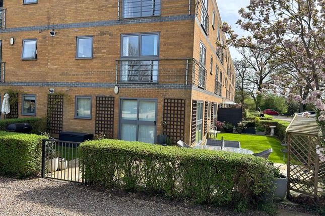 Thumbnail Flat for sale in Coopers Green Lane, Hatfield