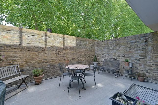 132, Meadowbank, London photo 2