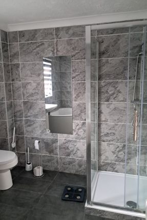64 Farm Road, Rainham photo 4