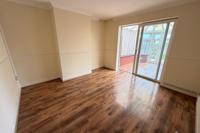 28, Jeffrey Avenue, Wolverhampton photo 3