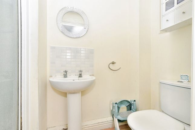 47, Florey Court, Swindon photo 4