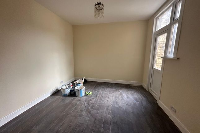 Flat to rent in Colchester Road, Leyton