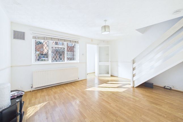 2, Sandhurst Close, Leicester photo 4