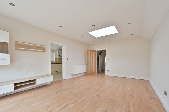 The Courtway, Bushey photo 4