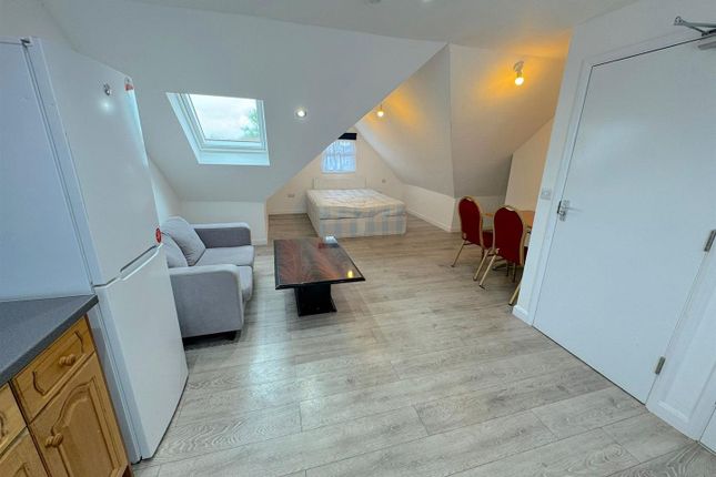 Thumbnail Flat to rent in Catherine Gardens, Hounslow