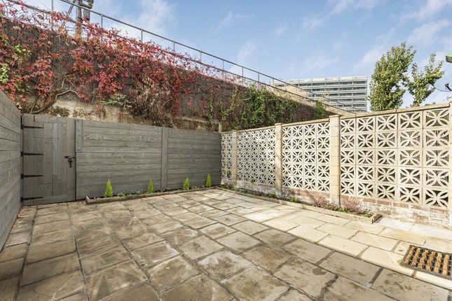 Ivy Crescent, London photo 4