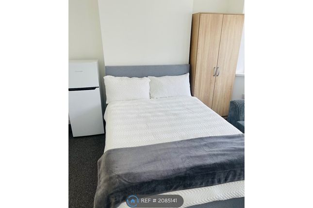 Thumbnail Room to rent in Berkeley Waye, London