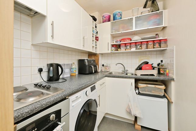 210, West Cotton Close, Northamptonshire photo 4