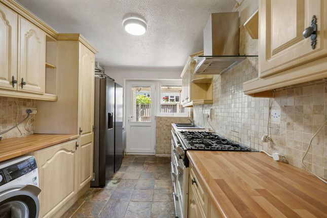 16, Gatscombe Close, Hockley photo 4