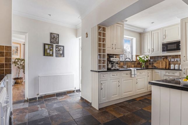 24, Coppice Walk, Whetstone photo 4
