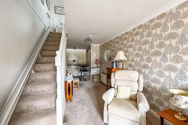Flat 11 Chelsea Court, Dalys Road, Rochford photo 3