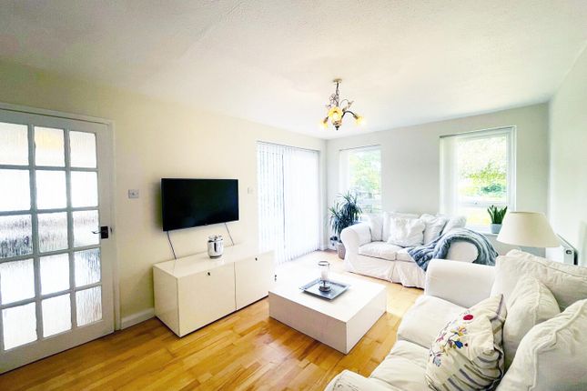 10, Felbridge Avenue, Crawley photo 5