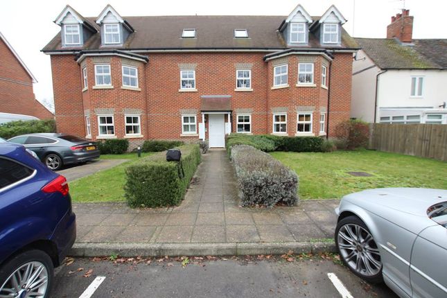 2 bed flat for sale in Phoenix Court, Thame OX9