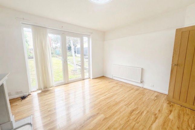 31, Romney Avenue, Burnley photo 2
