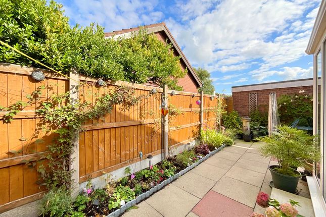 12 Richardson Close, Crewe photo 2