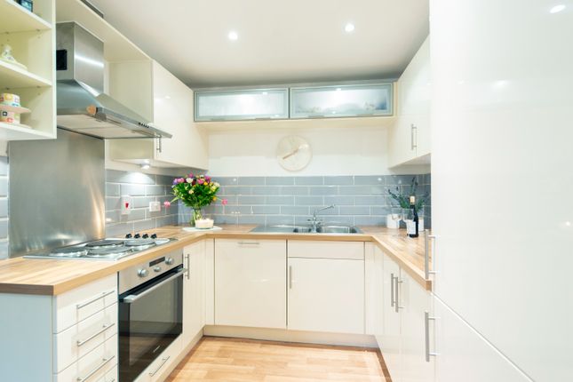 Flat 11, Lindsay Court, Shepperton photo 2