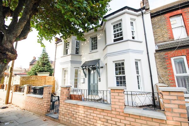 Thumbnail Flat to rent in Avondale Road, Stamford Hill