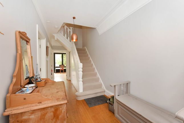 36, Hart Grove, London photo 2