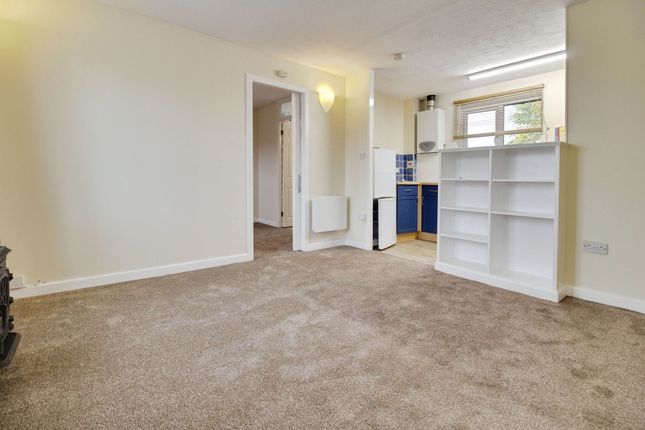 4 Oakwood Road, Swindon photo 2