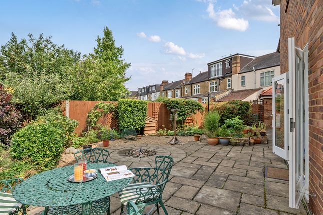 67a, Parsonage Gardens, Enfield photo 2