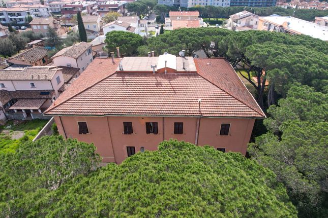 Villa for sale in Via Montanara, Cecina, Livorno, Tuscany, Italy