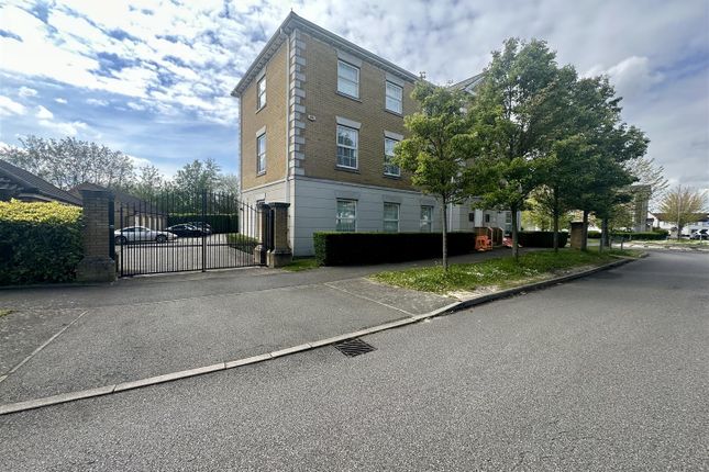 Flat for sale in Greenwich Way, Waltham Abbey