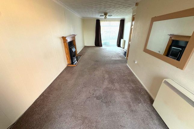 19, Sandon Crescent, Neston photo 3