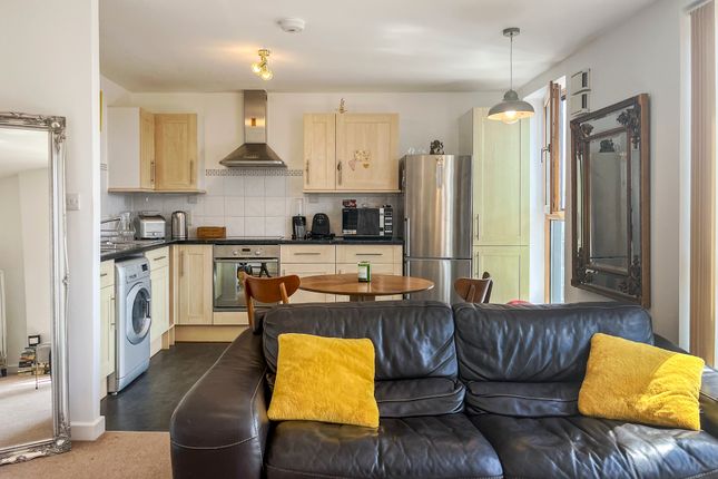 Flat to rent in Randall Court, Dairy Close
