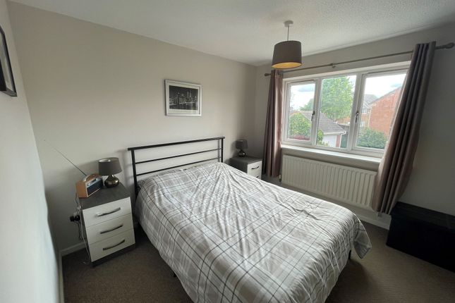 2 Bilton Close, Newark photo 4