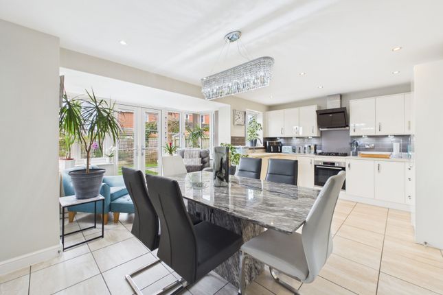 16, Moore Way, Castleford photo 2