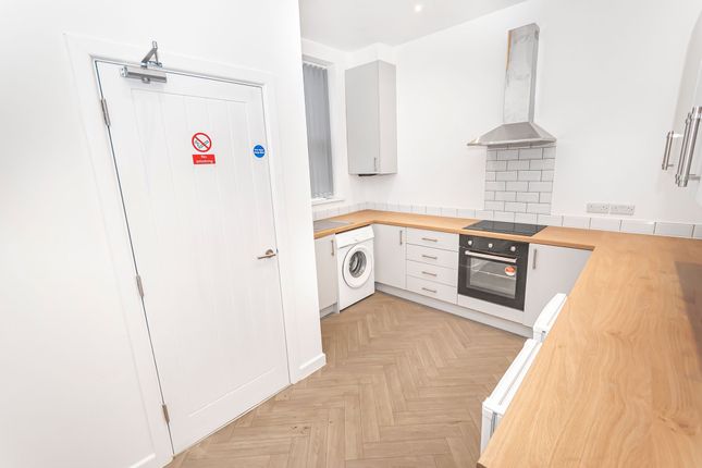 Room 4, 20, Bridge Street Shaw, Oldham photo 5