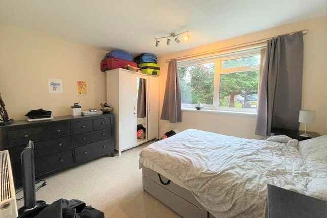 Flat to rent in Hampton Road, Teddington