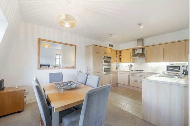 Flat 19, Osprey House, Lower Square, Old Isleworth photo 3