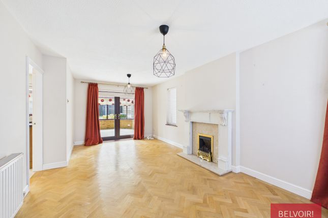8, Woodside Court, Rhostyllen photo 2