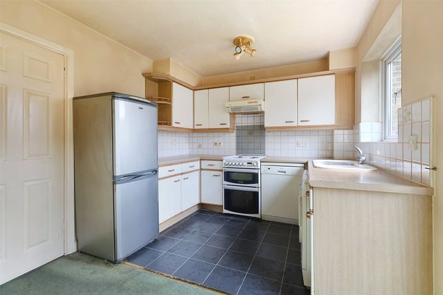 15, Crowhurst Mead, Surrey photo 3