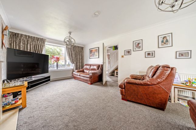 22, Augusta Close, Grimsby photo 3